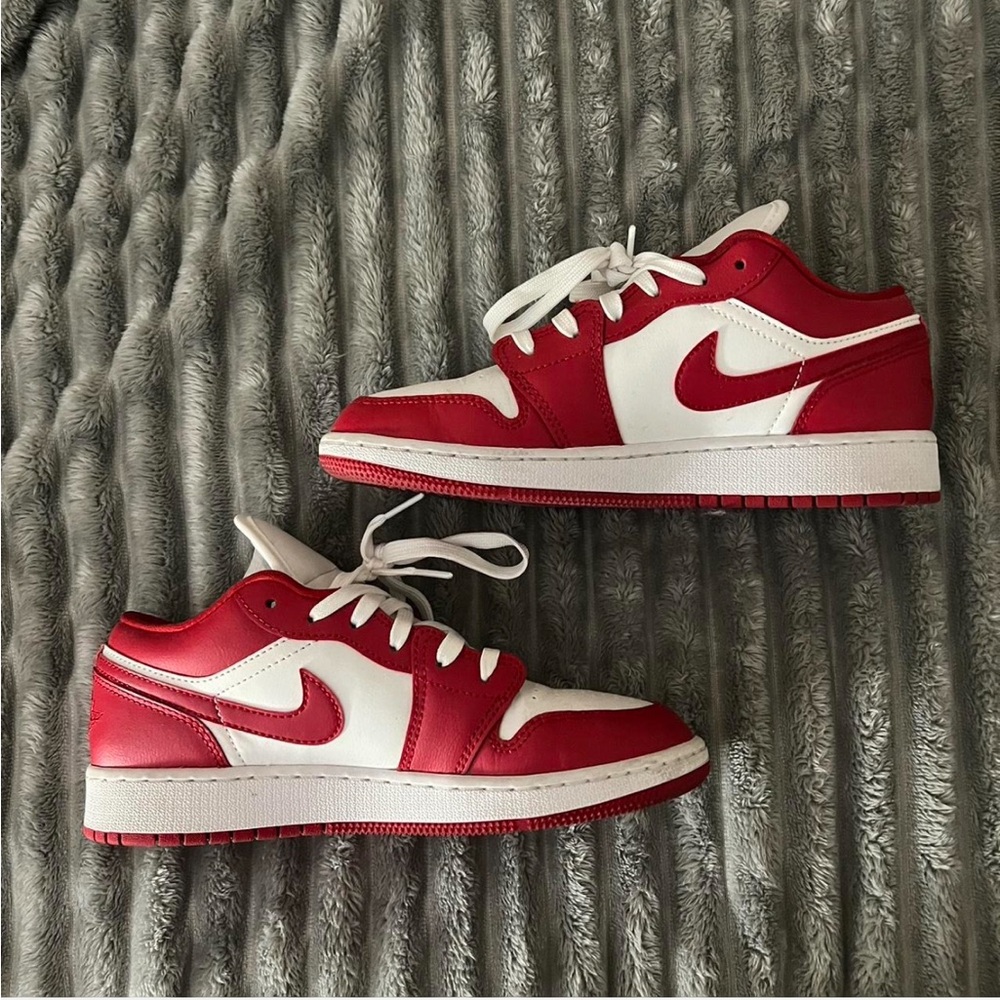 Authentic gym red jordan 1 lows